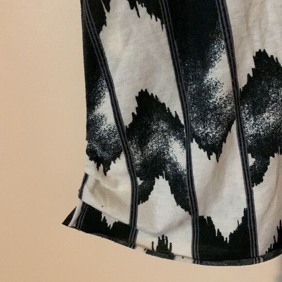 Silence and noise abstract tank top - Picture 5 of 7